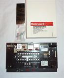Honeywell, Inc. Q7300E1001 Selectable 1H/1C to 2H/2C conventional subbase for old style T7300