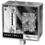 Honeywell, Inc. L4079B1066 Honeywell Pressuretrol SPST 20-300# break on rise manual reset Image